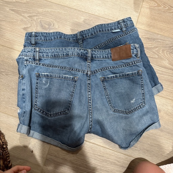 Gently used billabong jean shorts - Picture 8 of 9